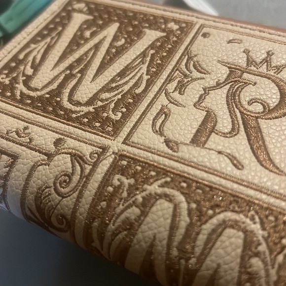 NWT Cute crossbody/wallet - Picture 9 of 9